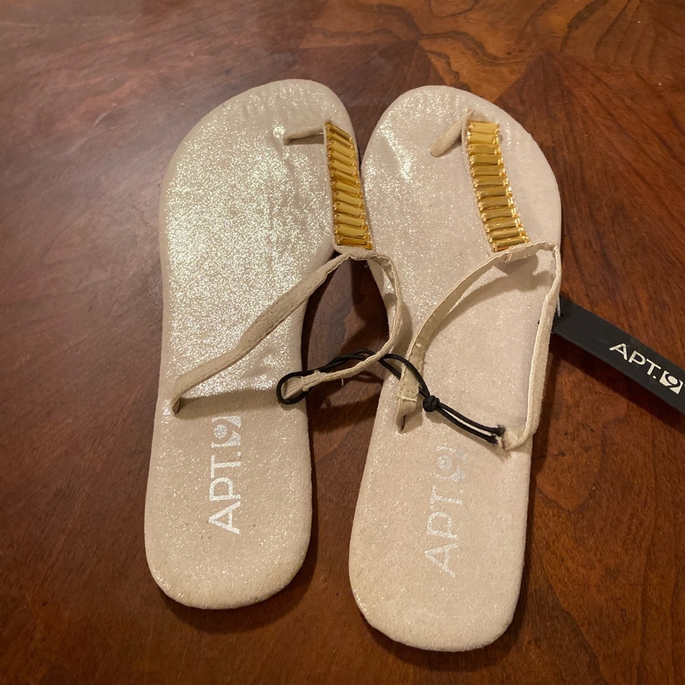 Apt. 9 Women's Cold Gem Thong Champagne Sandals